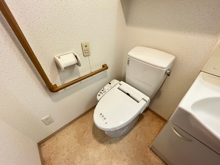 物件内観写真14　(トイレ)