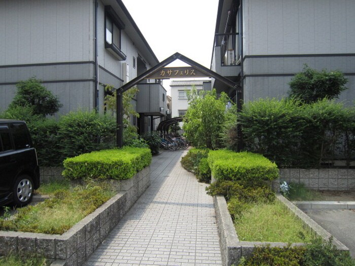 物件外観写真2　(エントランス部分)