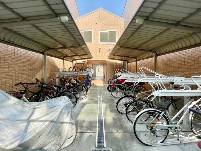 物件外観写真2　(駐輪場)