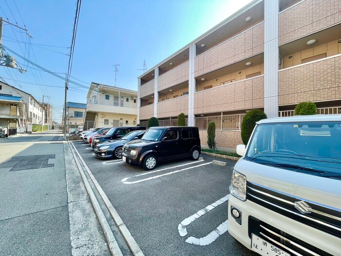 物件外観写真3　(駐車場)