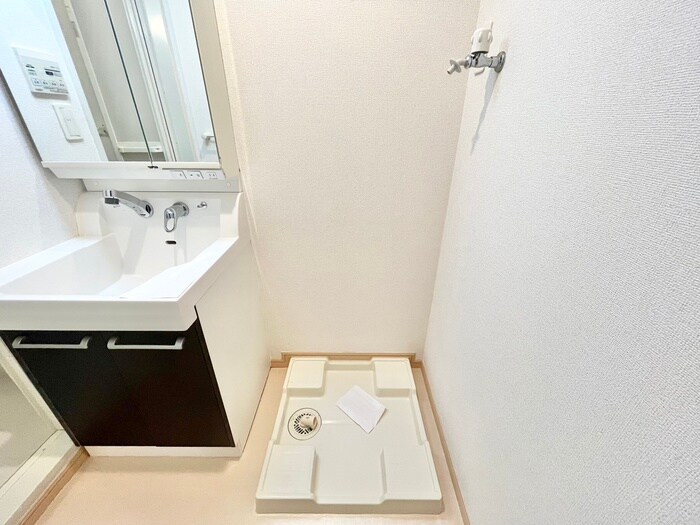 物件内観写真18　(洗濯機置場)