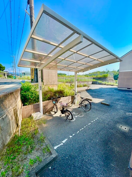 物件外観写真4　(駐輪場)