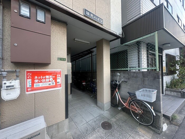 物件外観写真2　(エントランス部分)