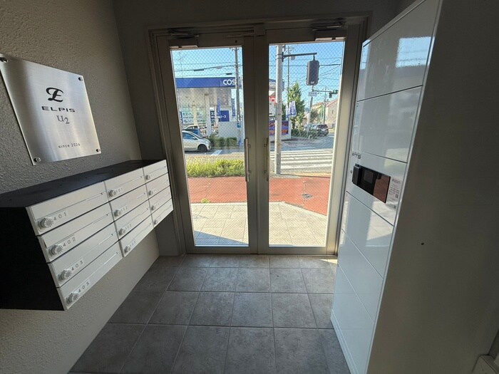 物件外観写真3　(エントランス部分)