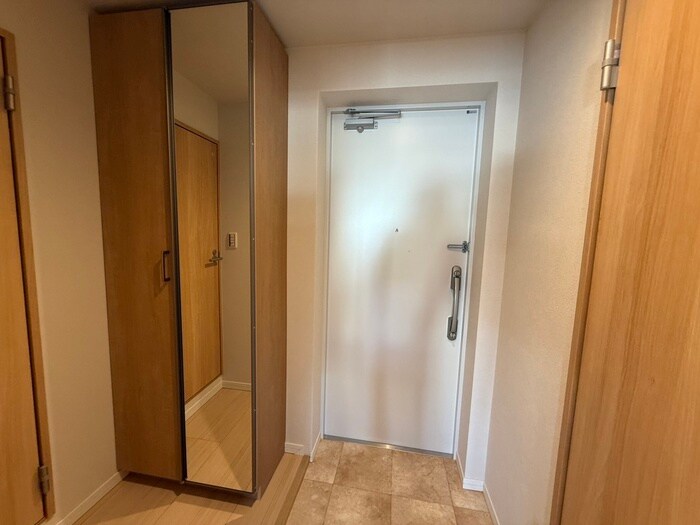 物件内観写真13　(玄関)