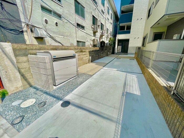 物件外観写真4　(駐車場)