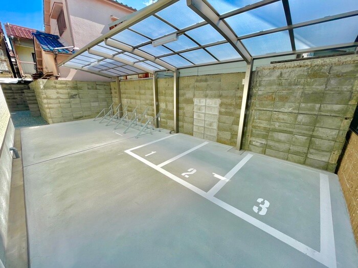 物件外観写真5　(駐輪場)
