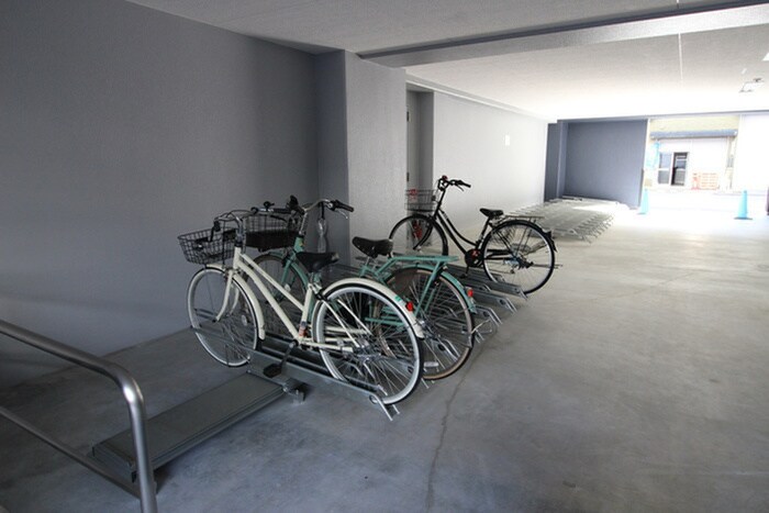 物件外観写真4　(駐輪場)