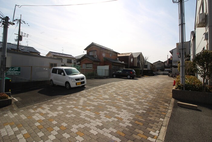 物件外観写真6　(駐車場)