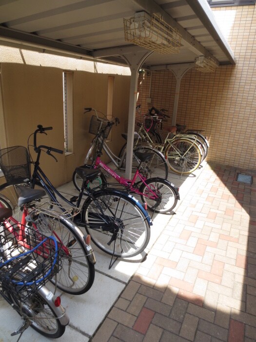 物件外観写真5　(駐輪場)