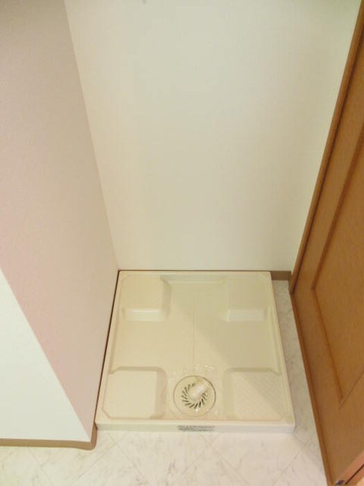 物件内観写真10　(洗濯機置場)