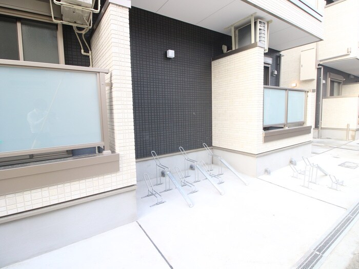 物件外観写真3　(駐輪場)