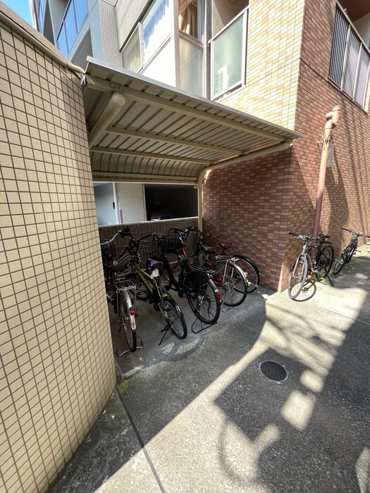 物件外観写真5　(駐輪場)