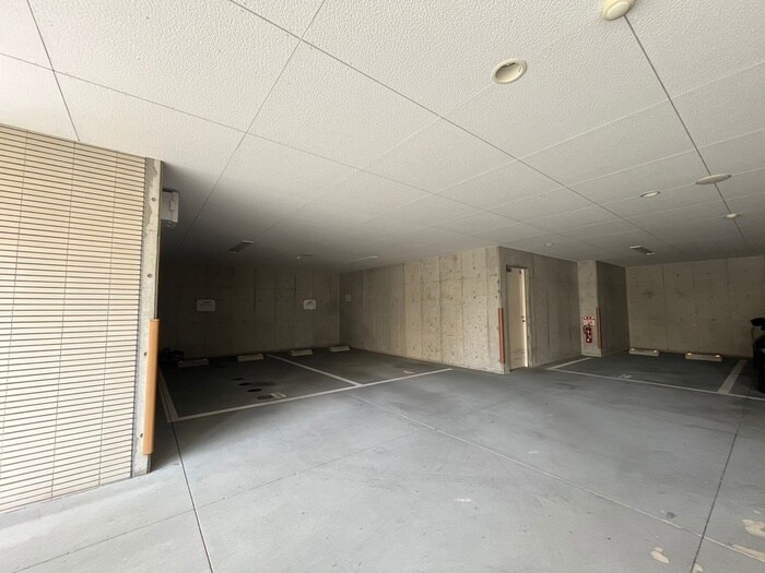 物件外観写真6　(駐車場)