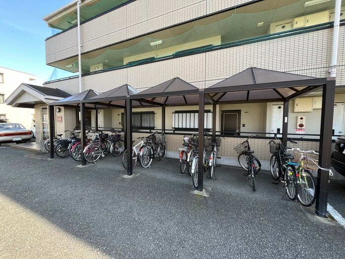 物件外観写真5　(駐輪場)