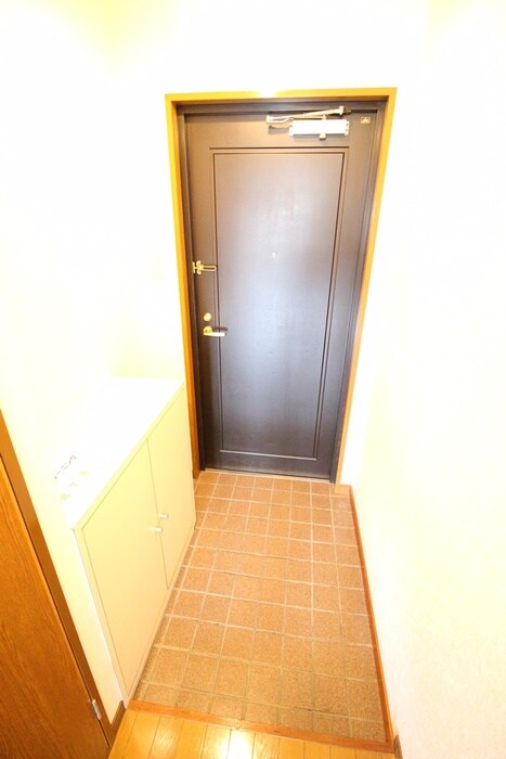 物件内観写真12　(玄関)