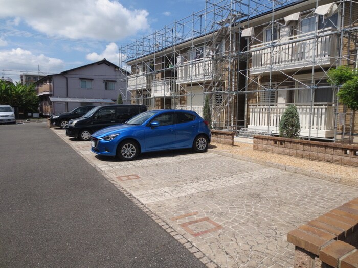 物件外観写真5　(駐車場)