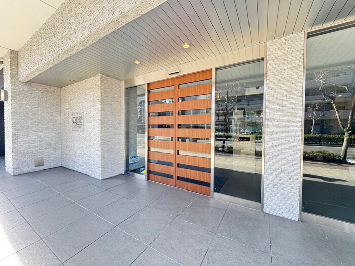 物件外観写真4　(エントランス部分)