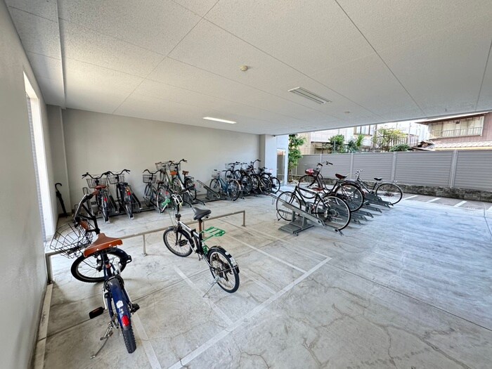 物件外観写真5　(駐輪場)