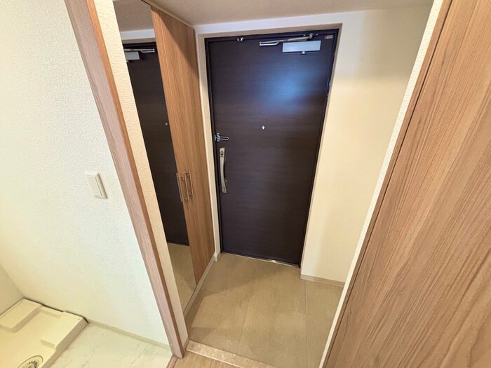 物件内観写真17　(玄関)