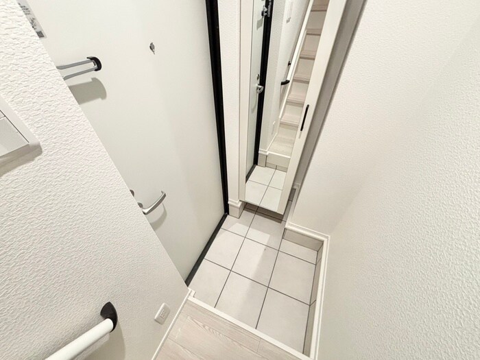 物件内観写真17　(玄関)