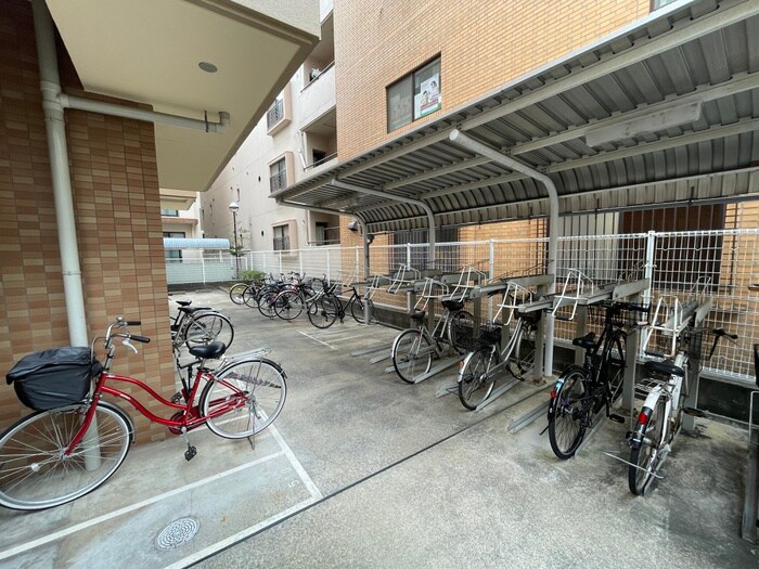 物件外観写真5　(駐輪場)