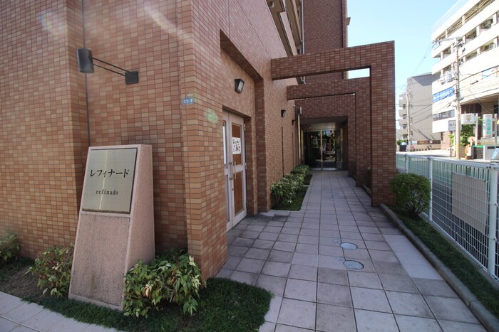 物件外観写真6　(エントランス部分)