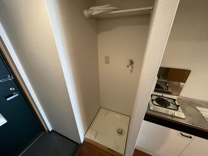 物件内観写真10　(洗濯機置場)