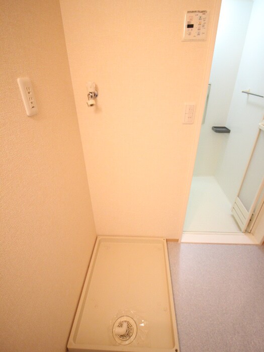 物件内観写真22　(洗濯機置場)