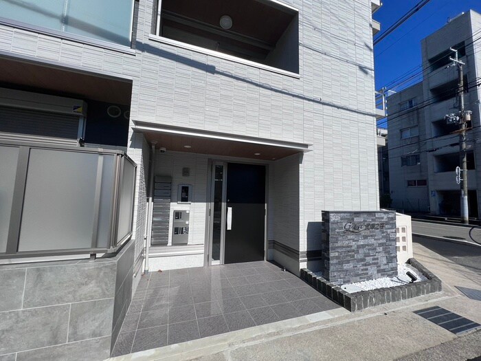 物件外観写真6　(エントランス部分)