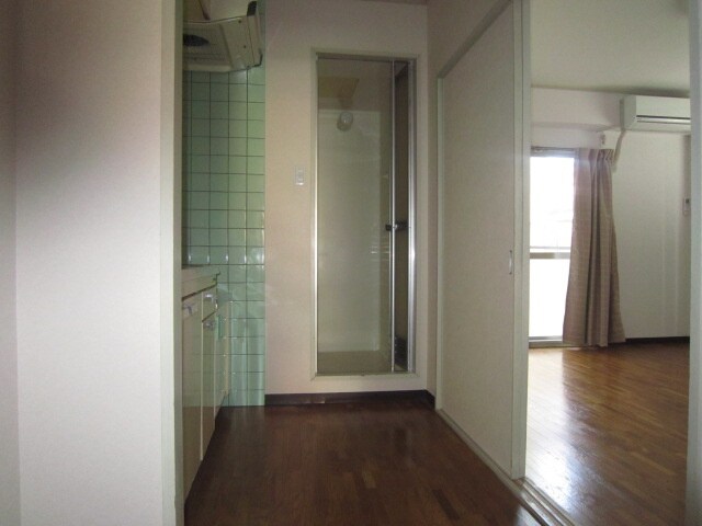 物件内観写真4　(廊下)