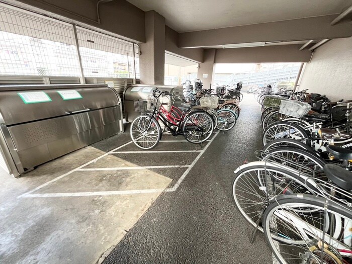 物件外観写真2　(駐輪場)