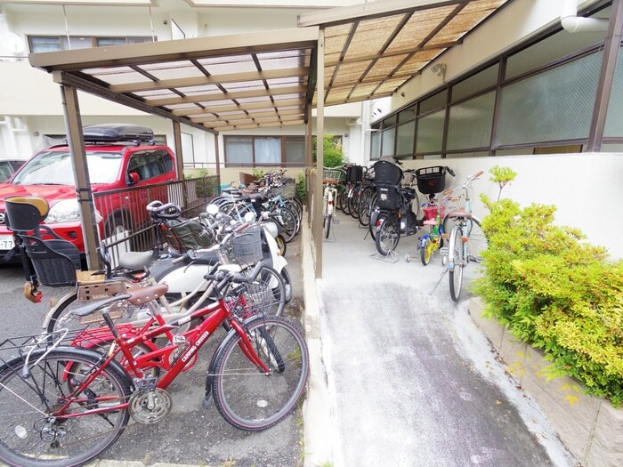物件外観写真4　(駐輪場)