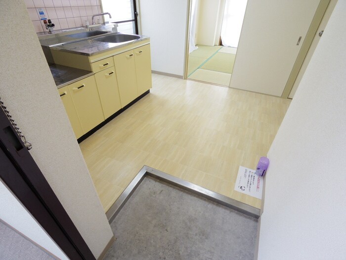 物件内観写真18　(玄関)