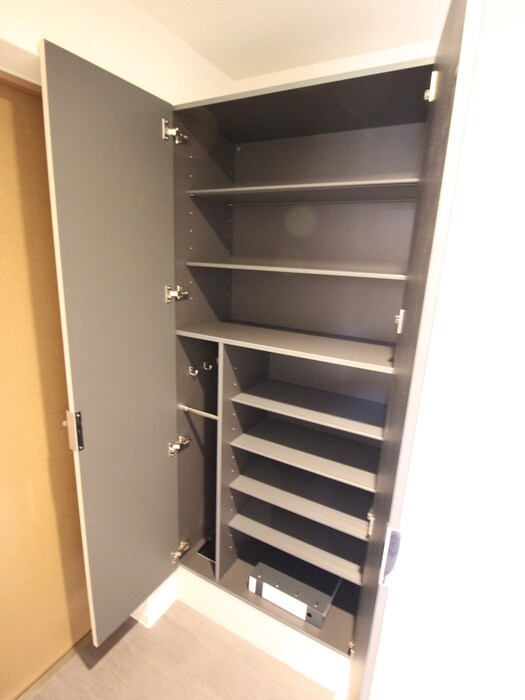 物件内観写真8　(靴箱)