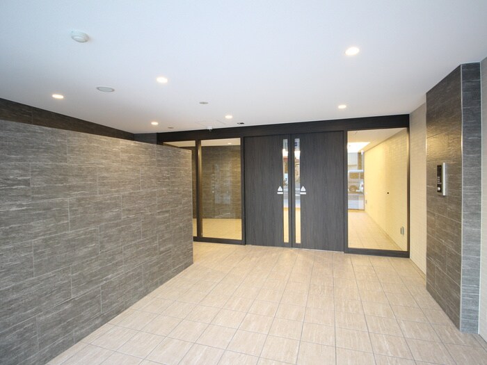 物件外観写真5　(エントランス部分)