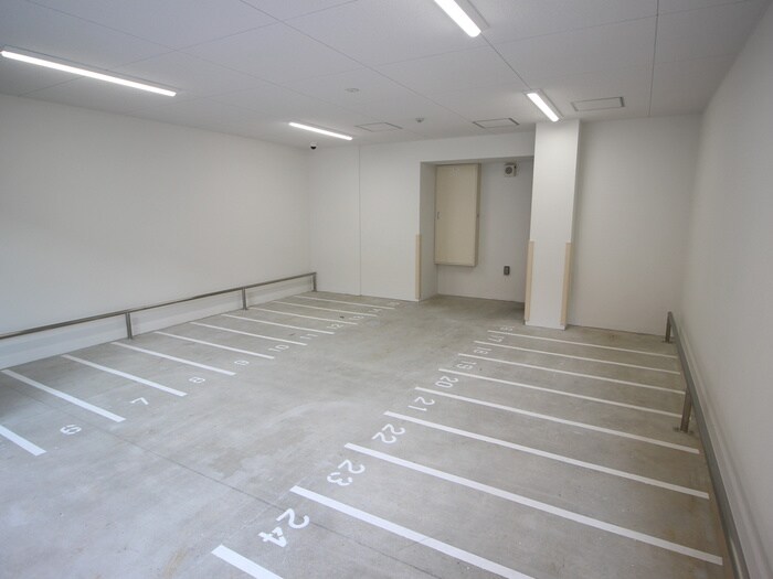 物件外観写真6　(駐輪場)