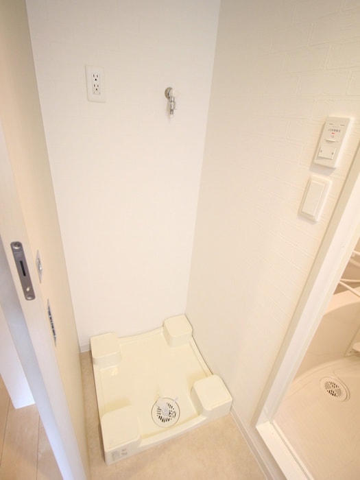 物件内観写真10　(洗濯機置場)