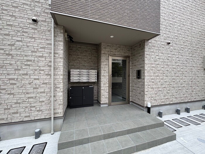 物件外観写真3　(エントランス部分)