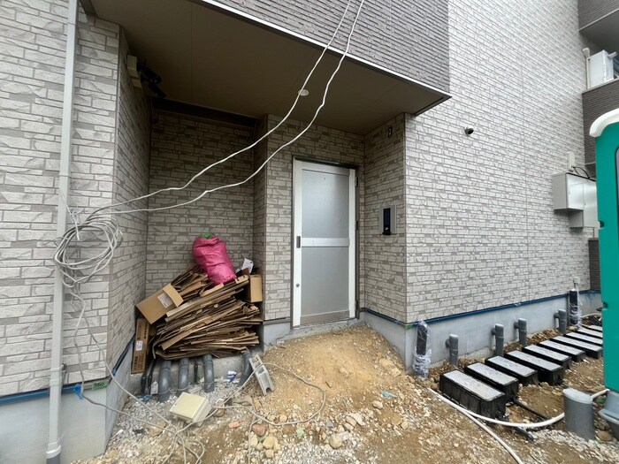 物件外観写真3　(エントランス部分)