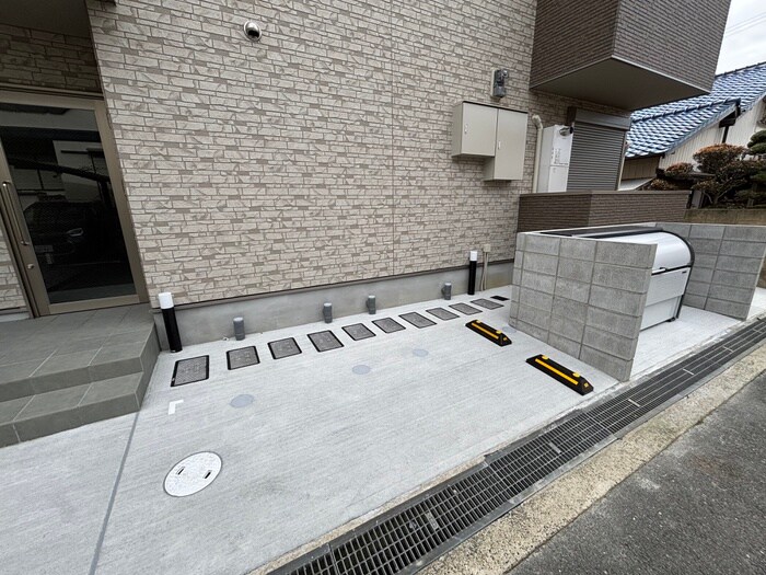 物件外観写真6　(駐車場)