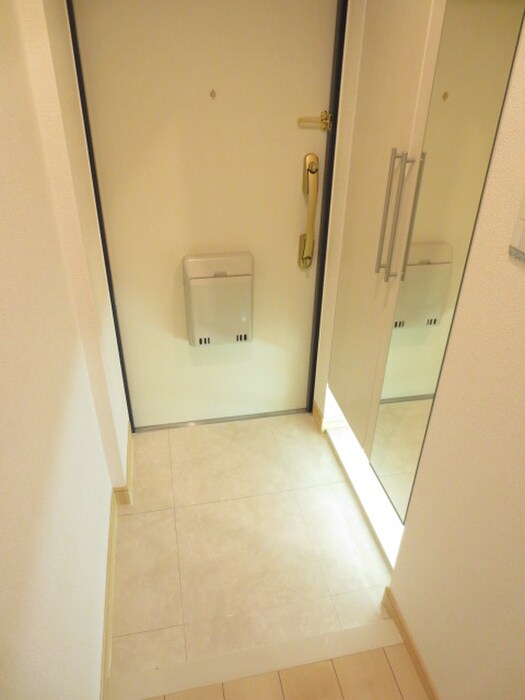 物件内観写真7　(玄関)