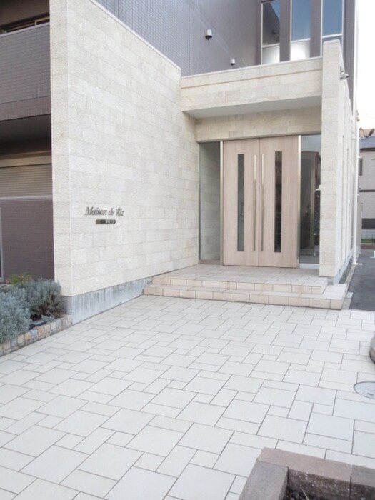 物件外観写真3　(エントランス部分)