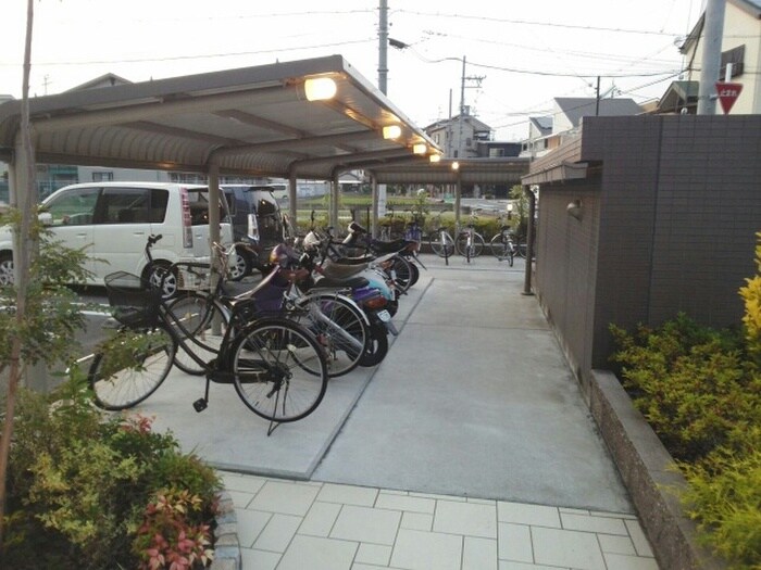 物件外観写真5　(駐輪場)