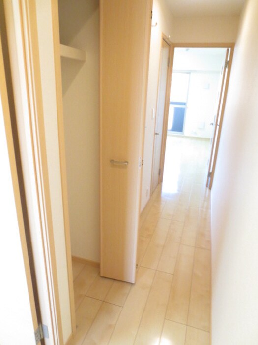 物件内観写真12　(廊下)