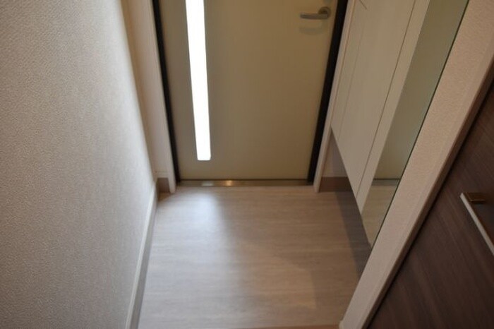 物件内観写真9　(玄関)