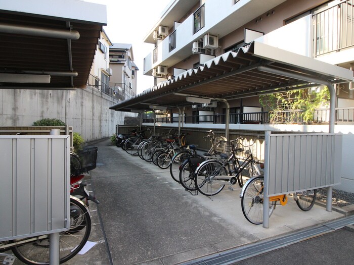 物件外観写真2　(駐輪場)