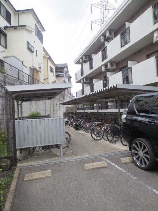 物件外観写真4　(駐輪場)