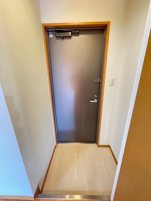 物件内観写真13　(玄関)