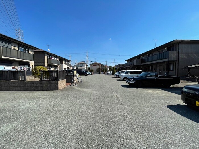 物件外観写真2　(駐車場)